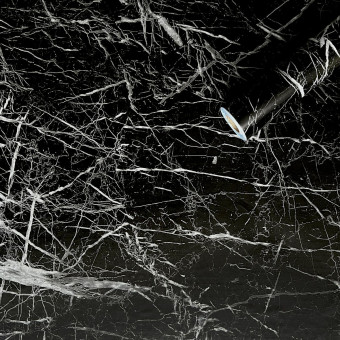Самоклеющаяся пленка черный мрамор с паутинкой 0,45х10мх0,07мм (SW-00001276)